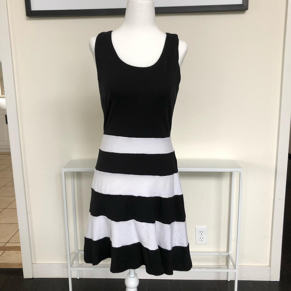 Express black and white dress